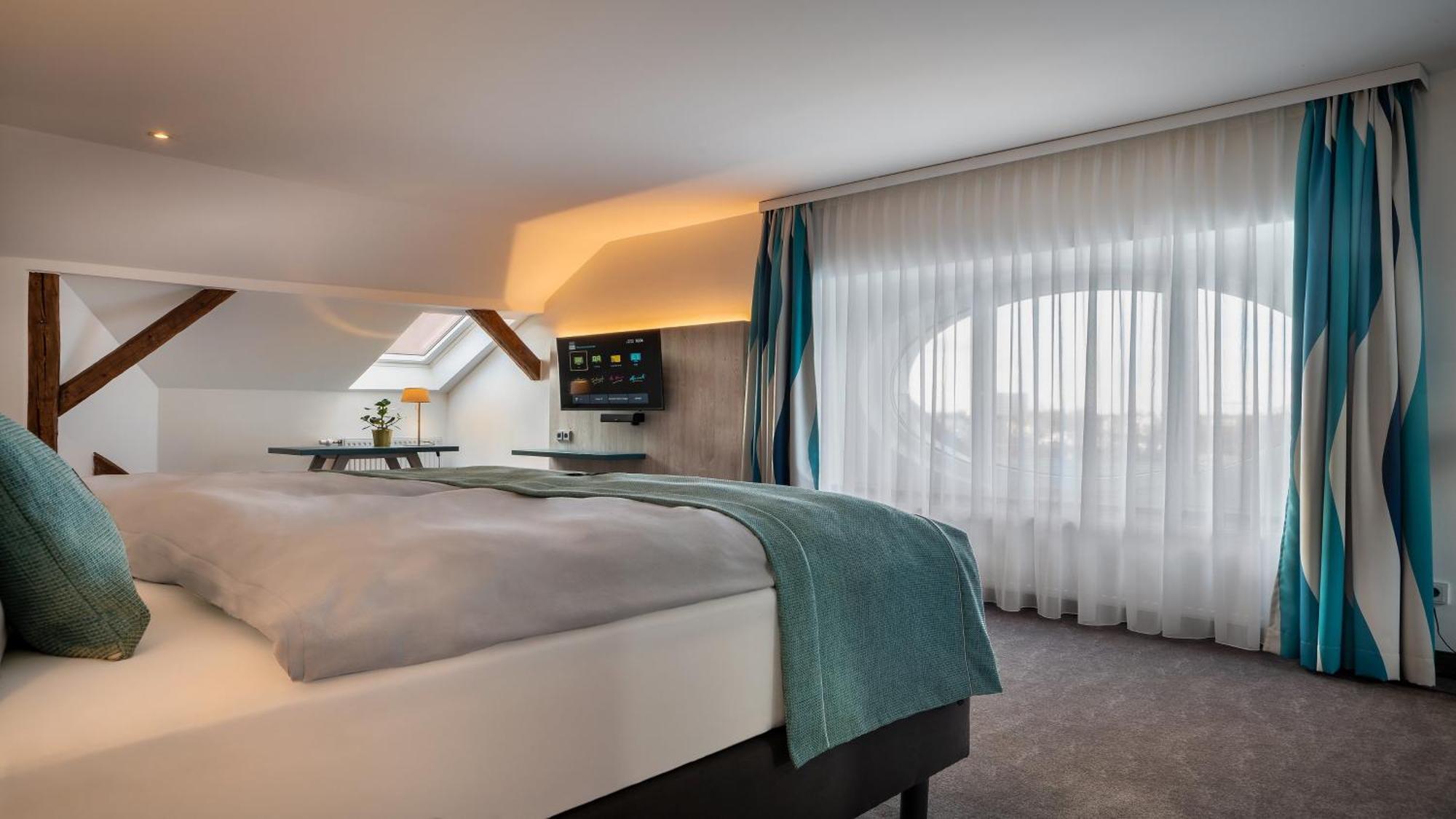 Premium Room One Queen One Single Bed,1773402540:JPEG